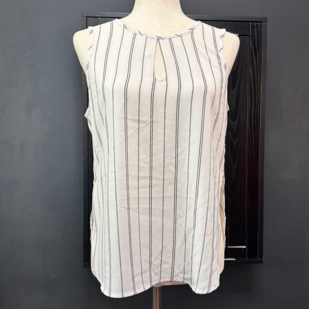 Forever 21 Sleeveless Striped keyhole cutout Blouse – Size Small
